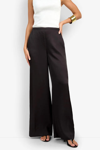 Tavia Pant