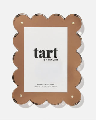 brown-chrome-acrylic-picture-frame-7016708.webp